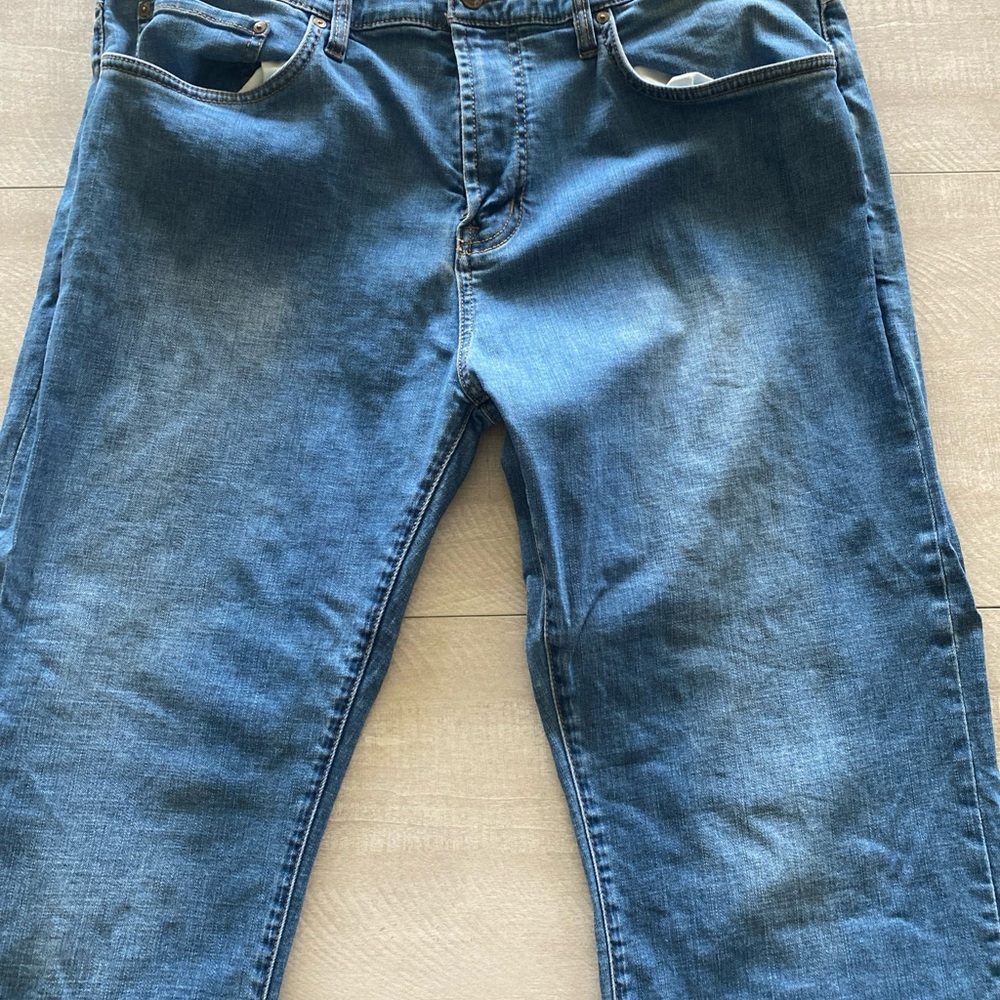 Various sizes and styles all blue like new. See photos of each picture for size